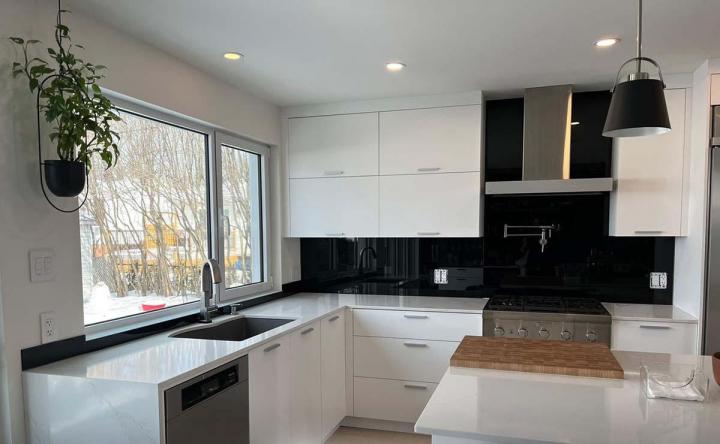 Fabricant de dosserets en verre Laval 