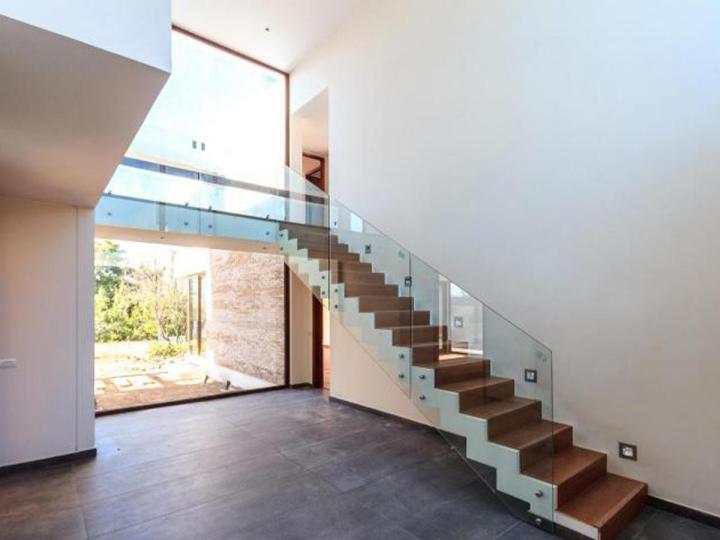 Glass railing fabrication Laval
