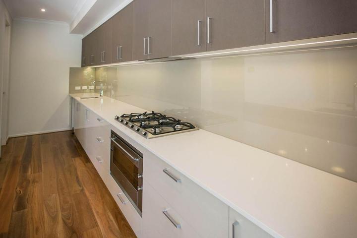 Fabricant de dosserets en verre Laval 