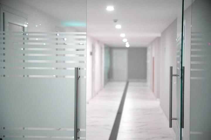 Fabrication porte en verre Laval